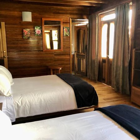Hostal Zafiro Mindo Exteriör bild