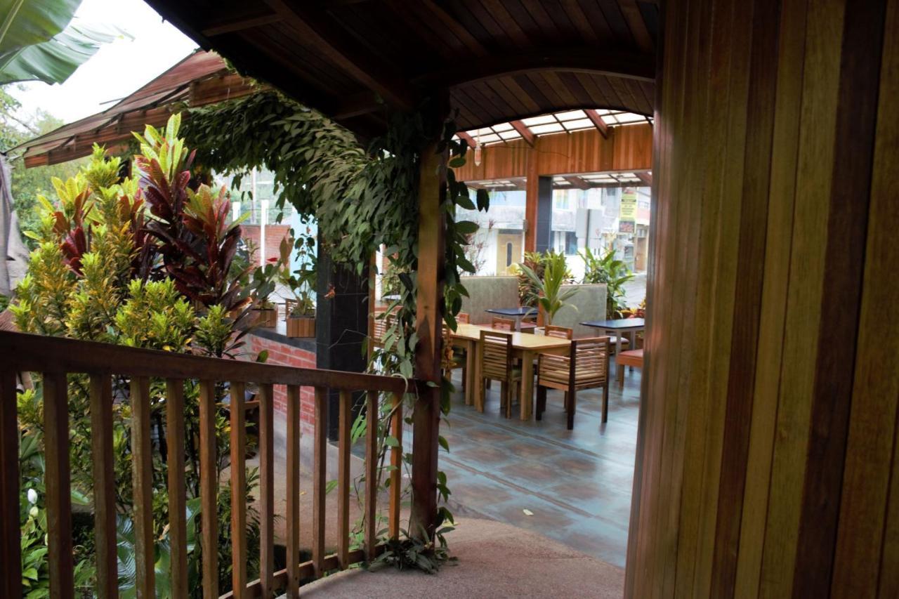 Hostal Zafiro Mindo Exteriör bild