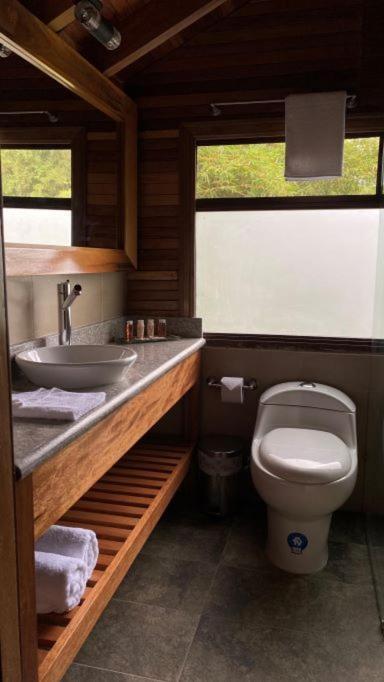 Hostal Zafiro Mindo Exteriör bild