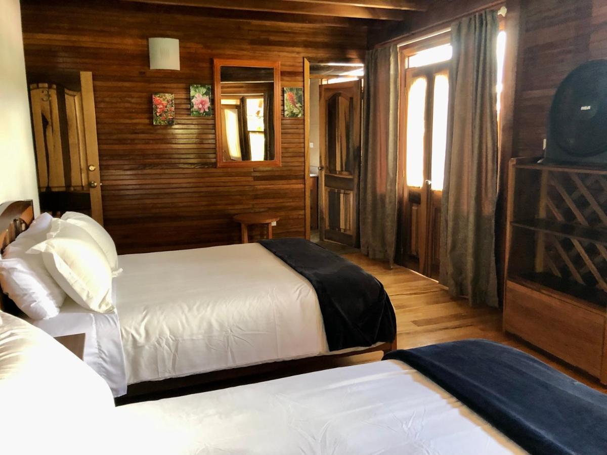 Hostal Zafiro Mindo Exteriör bild